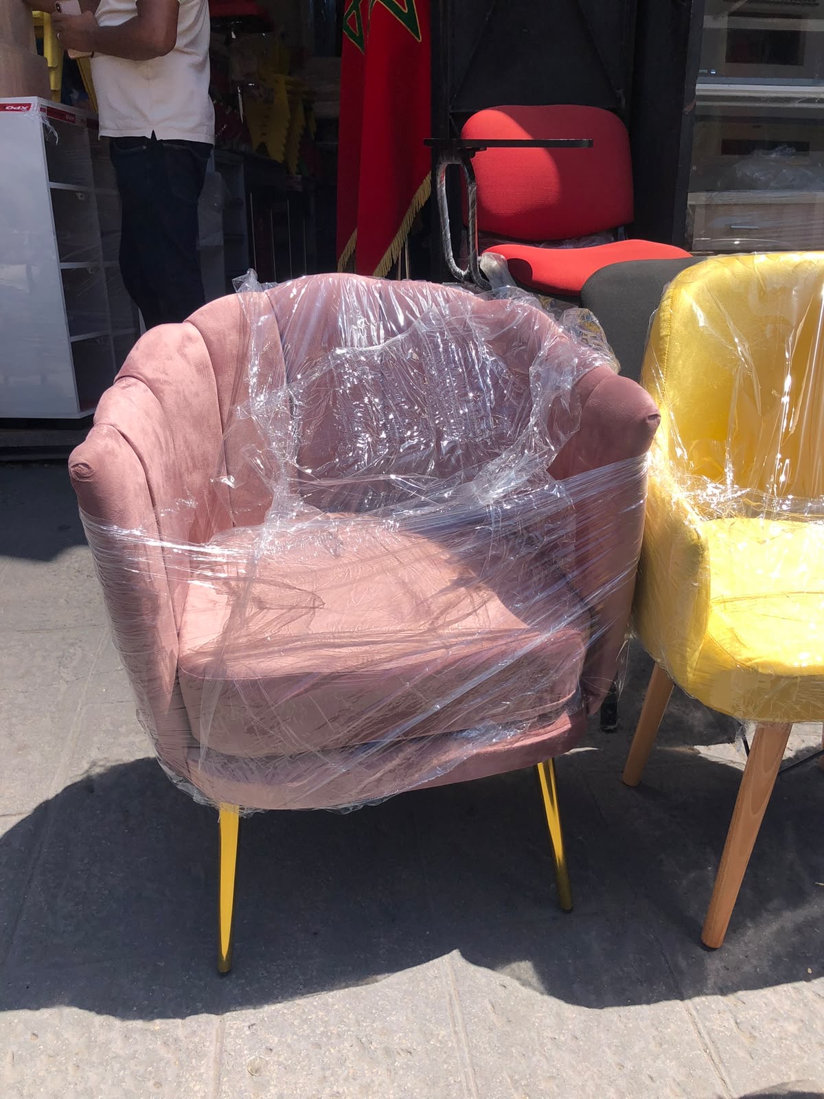 Fauteuil Rose Poudré Pieds Dorés