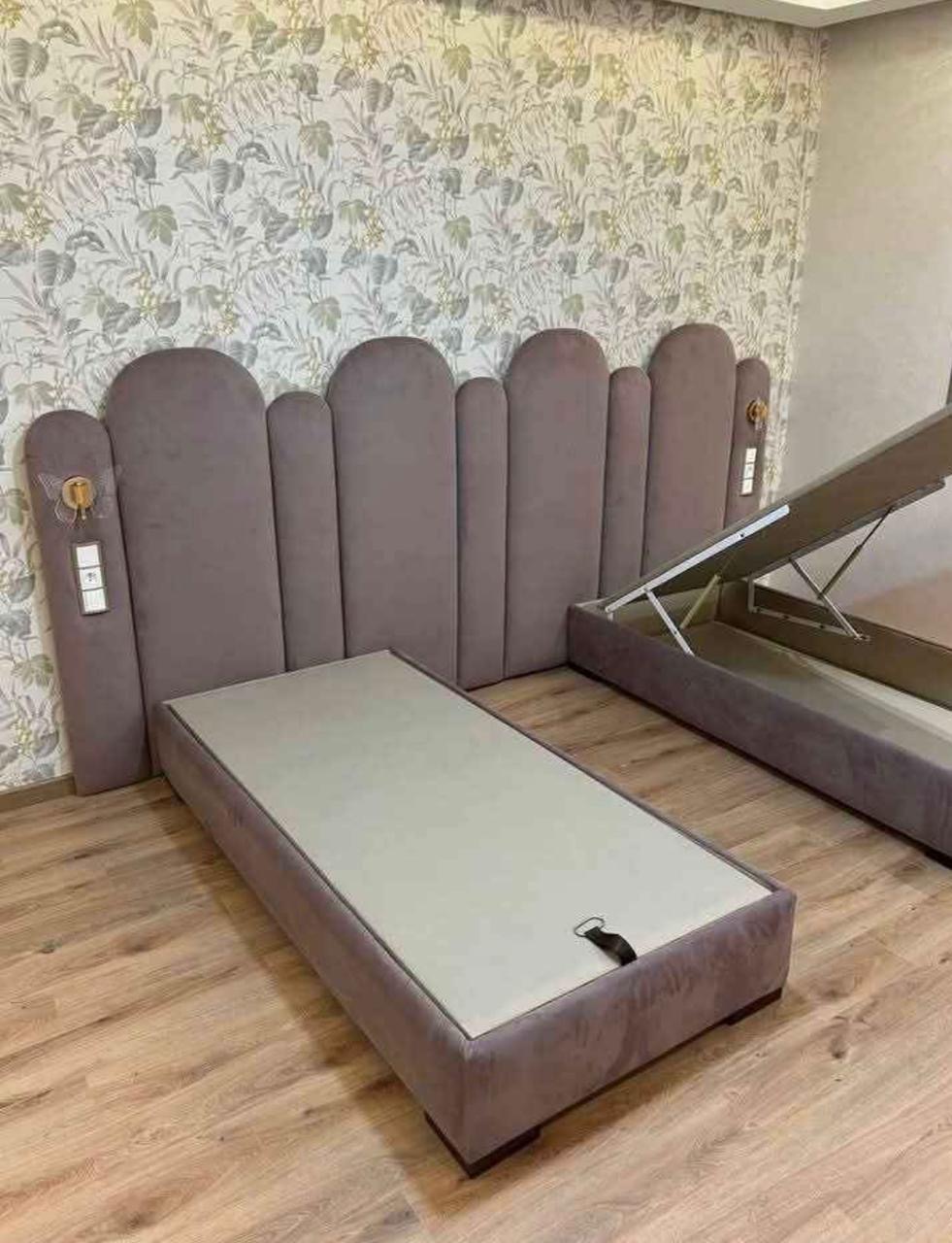 Lit Coffre Velours Mauve + Tête Arcades